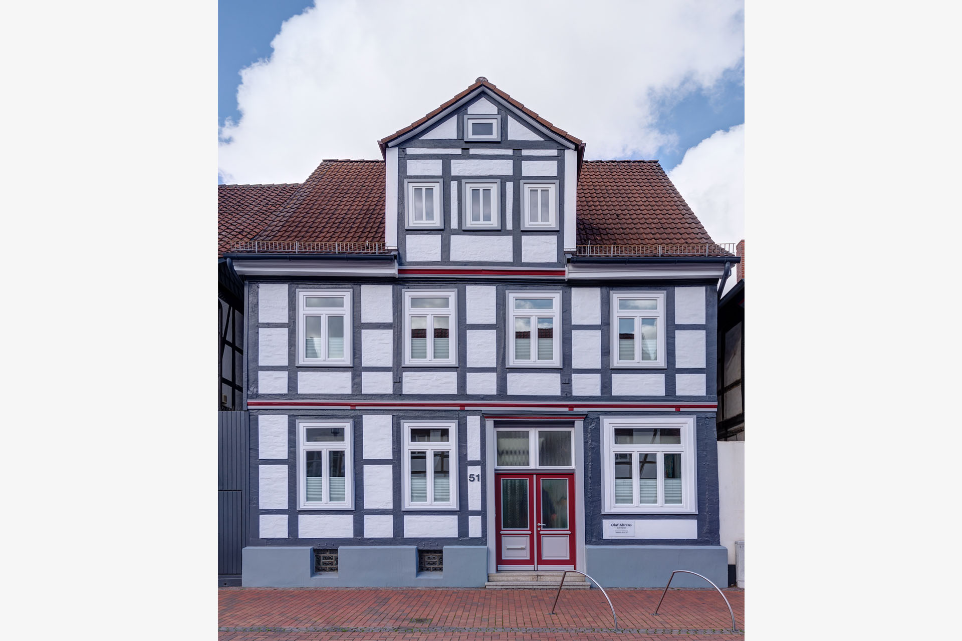 Die Zahnarztpraxis Olaf Ahrens in Burgdorf von außen